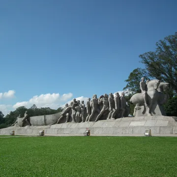 Monumento às Bandeiras